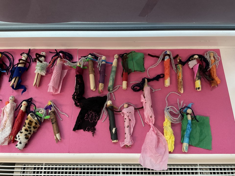 Several peg dolls made by year 1