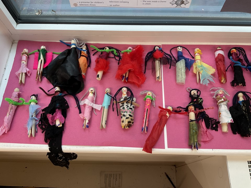 Several peg dolls made by year 1